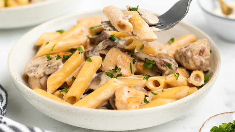Creamy pasta chicken mushrooms